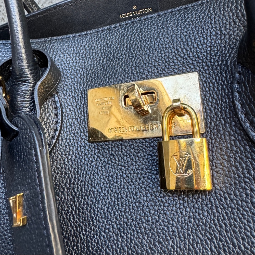 Louis Vuitton Milla MM Leather Tote - Picture 6 of 16